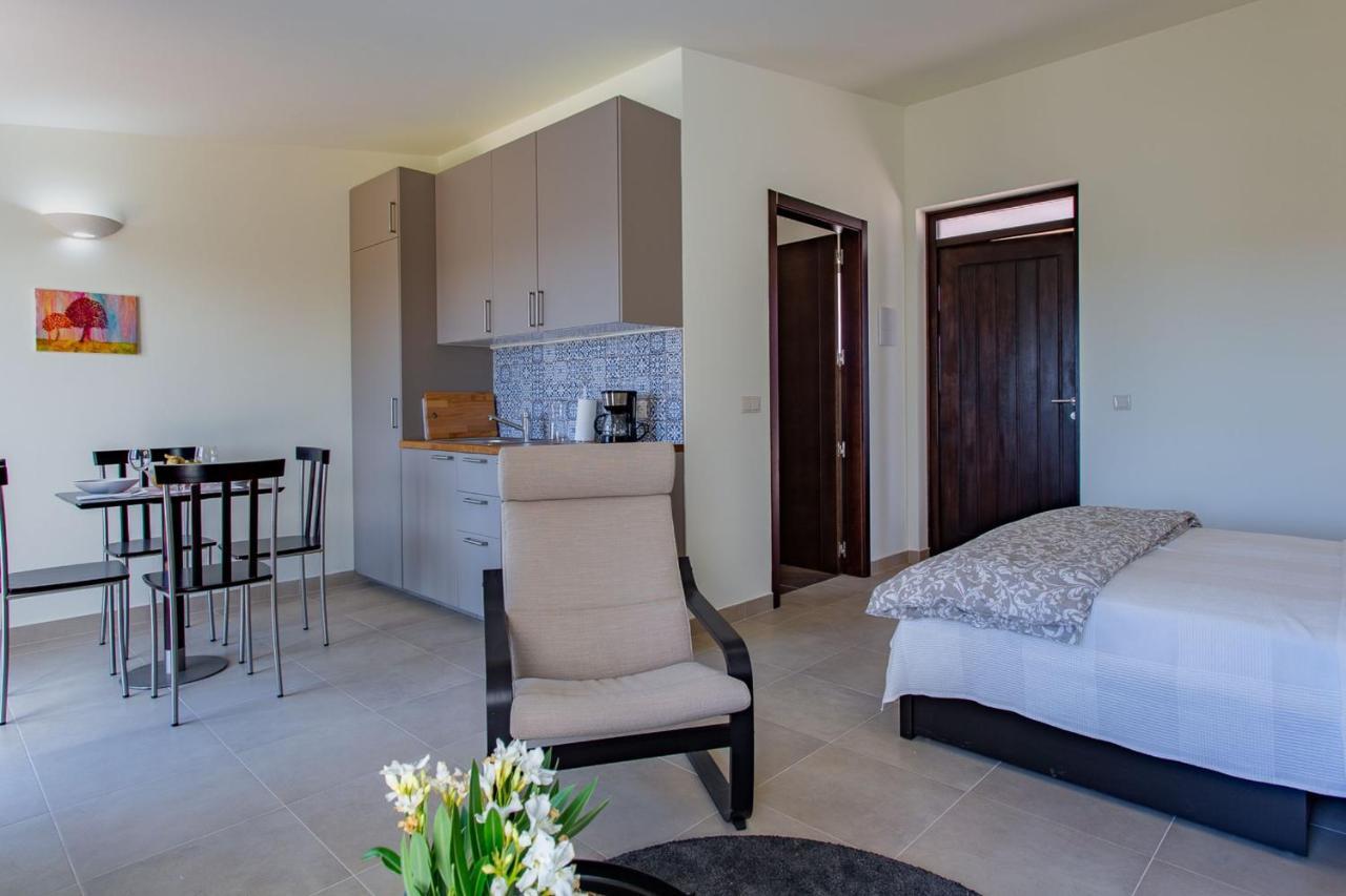 Corte Velada Guest House By Lovelystay Lagos Exterior photo