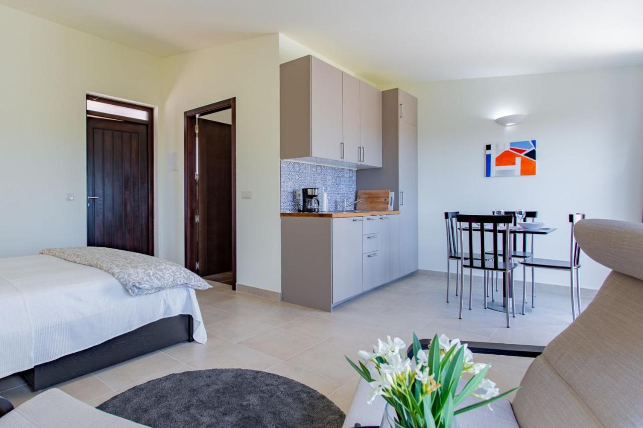 Corte Velada Guest House By Lovelystay Lagos Exterior photo